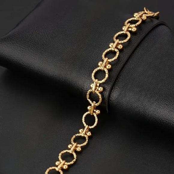 Elegant Gold Double-Layered Chain with Lobster Claw Clasp - Picture 3 of 8